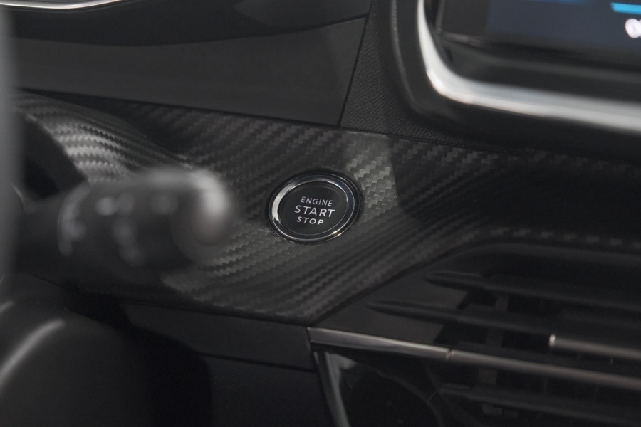 Peugeot 2008 PureTech 130 Allure | Camera | Apple Carplay | Navigatie | Parkeersensoren | 18 Inch Lichtmetalen Velgen