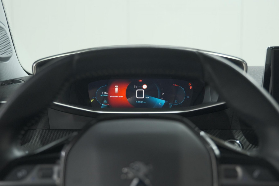 Peugeot 2008 PureTech 130 Allure | Camera | Apple Carplay | Navigatie | Parkeersensoren | 18 Inch Lichtmetalen Velgen
