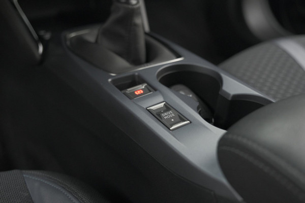 Peugeot 2008 PureTech 130 Allure | Camera | Apple Carplay | Navigatie | Parkeersensoren | 18 Inch Lichtmetalen Velgen