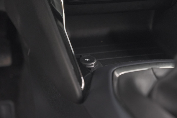 Peugeot 2008 PureTech 130 Allure | Camera | Apple Carplay | Navigatie | Parkeersensoren | 18 Inch Lichtmetalen Velgen