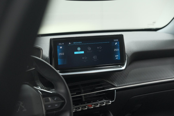 Peugeot 2008 PureTech 130 Allure | Camera | Apple Carplay | Navigatie | Parkeersensoren | 18 Inch Lichtmetalen Velgen