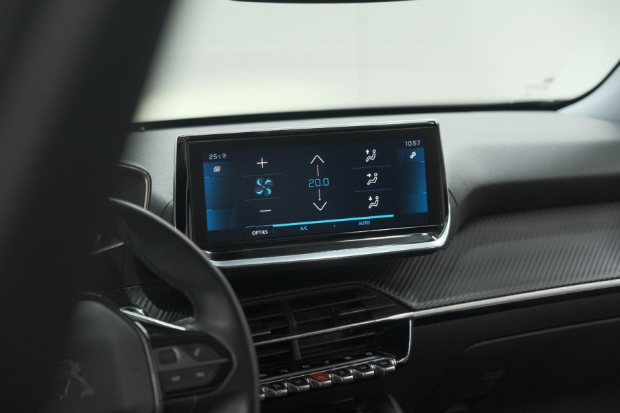 Peugeot 2008 PureTech 130 Allure | Camera | Apple Carplay | Navigatie | Parkeersensoren | 18 Inch Lichtmetalen Velgen
