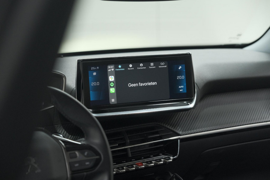 Peugeot 2008 PureTech 130 Allure | Camera | Apple Carplay | Navigatie | Parkeersensoren | 18 Inch Lichtmetalen Velgen