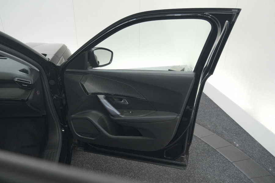 Peugeot 2008 PureTech 130 Allure | Camera | Apple Carplay | Navigatie | Parkeersensoren | 18 Inch Lichtmetalen Velgen