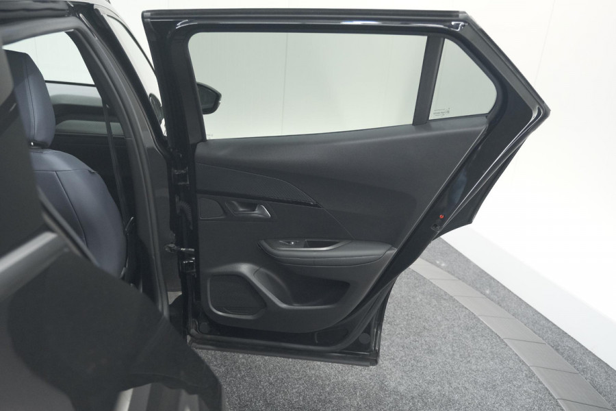 Peugeot 2008 PureTech 130 Allure | Camera | Apple Carplay | Navigatie | Parkeersensoren | 18 Inch Lichtmetalen Velgen