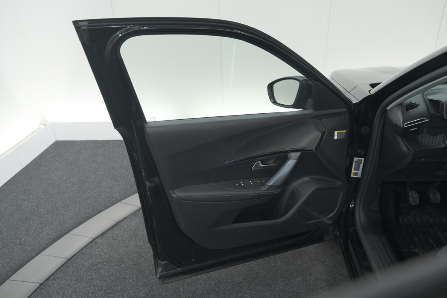 Peugeot 2008 PureTech 130 Allure | Camera | Apple Carplay | Navigatie | Parkeersensoren | 18 Inch Lichtmetalen Velgen