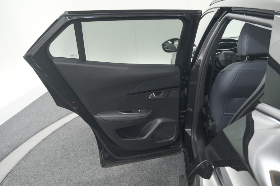 Peugeot 2008 PureTech 130 Allure | Camera | Apple Carplay | Navigatie | Parkeersensoren | 18 Inch Lichtmetalen Velgen
