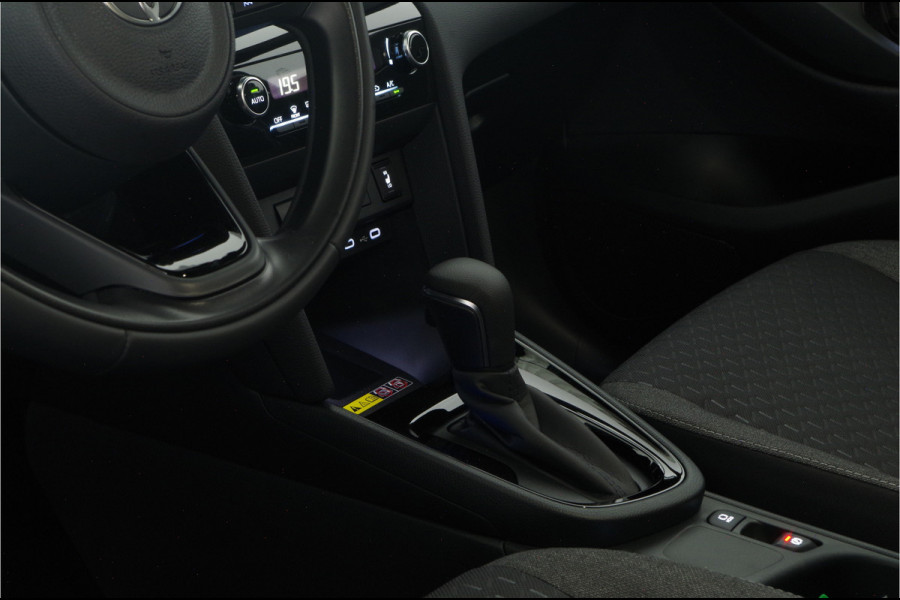 Toyota Yaris Cross 1.5 Hybrid 130pk Teamplayer Design > Marlin Grijs / navigatie... | 4683 |