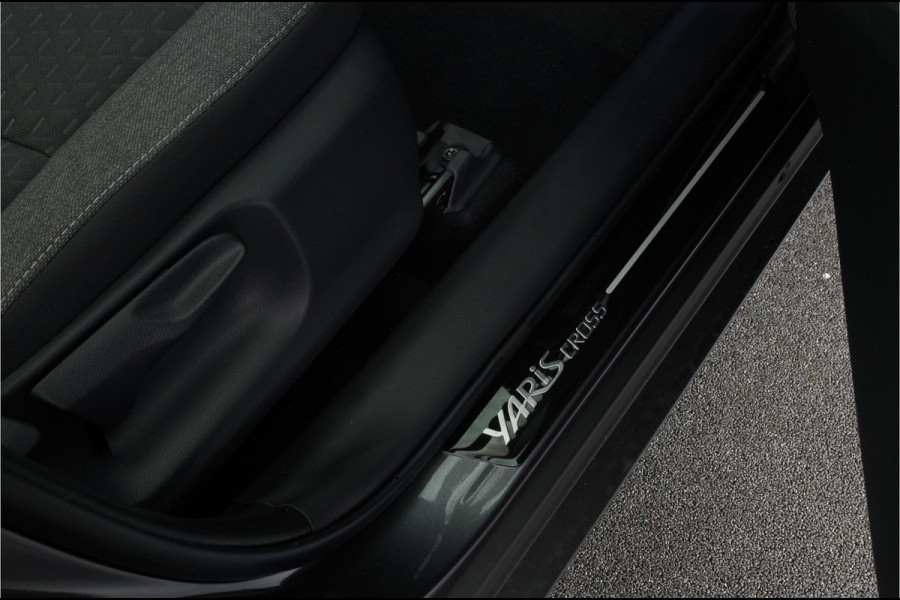 Toyota Yaris Cross 1.5 Hybrid 130pk Teamplayer Design > Marlin Grijs / navigatie... | 4683 |