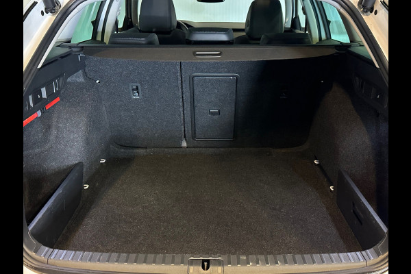 Škoda Octavia Combi 1.0 e-TSI Business Edition Plus PANO / LEER / SFEERVERL