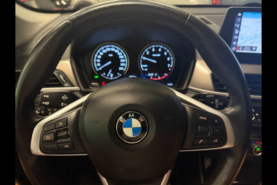 BMW X1 SDrive18i Executive Edition PANO/LEDER/H-UP/NAVI/SFEERVERL/LED/PDC/CRUISE///