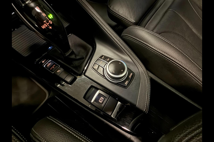 BMW X1 SDrive18i Executive Edition PANO/LEDER/H-UP/NAVI/SFEERVERL/LED/PDC/CRUISE///