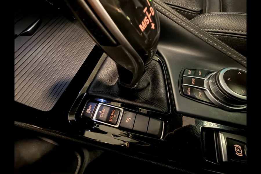 BMW X1 SDrive18i Executive Edition PANO/LEDER/H-UP/NAVI/SFEERVERL/LED/PDC/CRUISE///