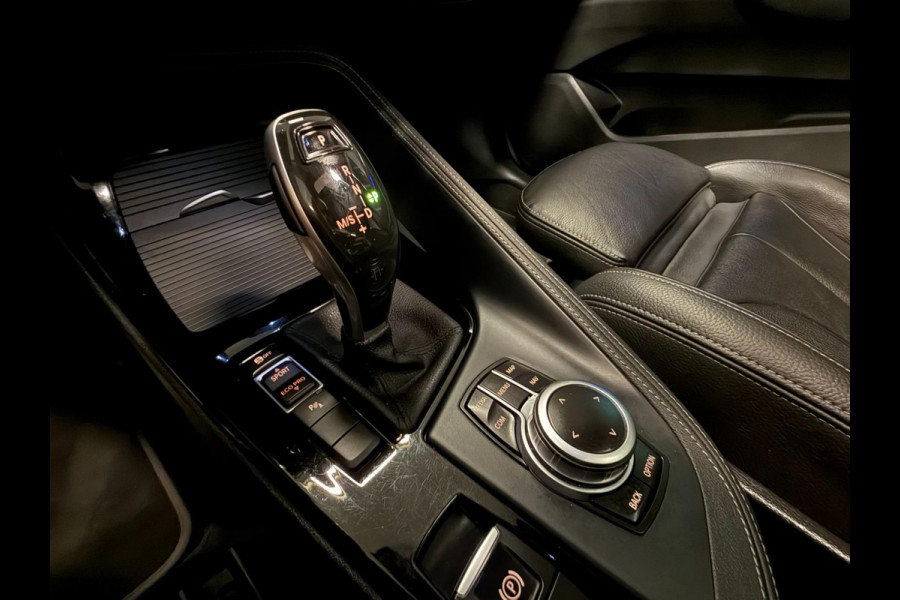 BMW X1 SDrive18i Executive Edition PANO/LEDER/H-UP/NAVI/SFEERVERL/LED/PDC/CRUISE///