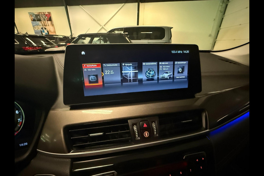 BMW X1 SDrive18i Executive Edition PANO/LEDER/H-UP/NAVI/SFEERVERL/LED/PDC/CRUISE///