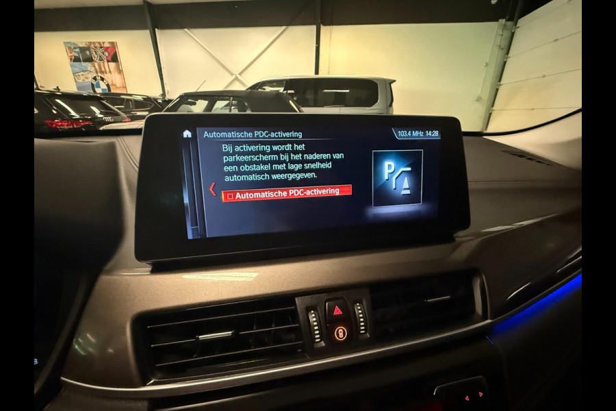 BMW X1 SDrive18i Executive Edition PANO/LEDER/H-UP/NAVI/SFEERVERL/LED/PDC/CRUISE///