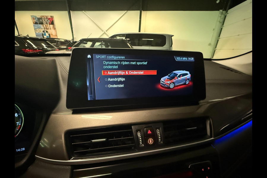 BMW X1 SDrive18i Executive Edition PANO/LEDER/H-UP/NAVI/SFEERVERL/LED/PDC/CRUISE///