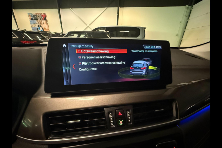BMW X1 SDrive18i Executive Edition PANO/LEDER/H-UP/NAVI/SFEERVERL/LED/PDC/CRUISE///