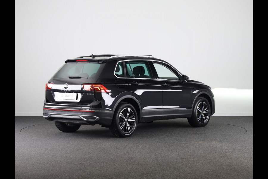 Volkswagen Tiguan 1.4 TSI eHybrid Elegance 245 pk Automaat (DSG) | Navigatie | Panoramadak | Elektr. trekhaak | Parkeersensoren (Park assist) | Rondomzicht camera | Matrix LED koplampen |