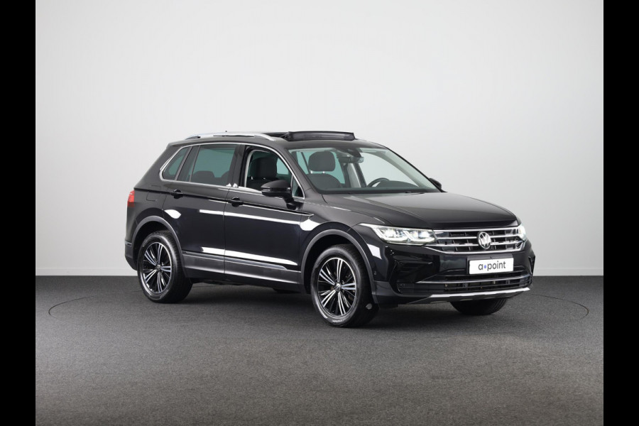Volkswagen Tiguan 1.4 TSI eHybrid Elegance 245 pk Automaat (DSG) | Navigatie | Panoramadak | Elektr. trekhaak | Parkeersensoren (Park assist) | Rondomzicht camera | Matrix LED koplampen |