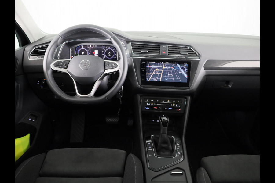 Volkswagen Tiguan 1.4 TSI eHybrid Elegance 245 pk Automaat (DSG) | Navigatie | Panoramadak | Elektr. trekhaak | Parkeersensoren (Park assist) | Rondomzicht camera | Matrix LED koplampen |