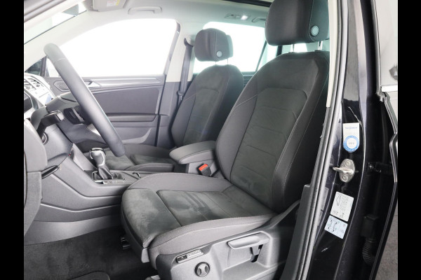 Volkswagen Tiguan 1.4 TSI eHybrid Elegance 245 pk Automaat (DSG) | Navigatie | Panoramadak | Elektr. trekhaak | Parkeersensoren (Park assist) | Rondomzicht camera | Matrix LED koplampen |