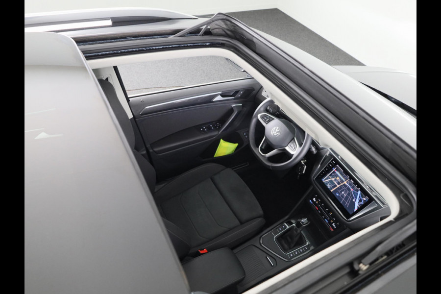 Volkswagen Tiguan 1.4 TSI eHybrid Elegance 245 pk Automaat (DSG) | Navigatie | Panoramadak | Elektr. trekhaak | Parkeersensoren (Park assist) | Rondomzicht camera | Matrix LED koplampen |