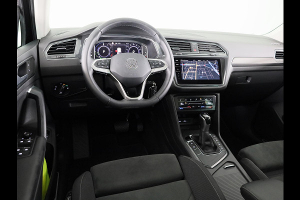 Volkswagen Tiguan 1.4 TSI eHybrid Elegance 245 pk Automaat (DSG) | Navigatie | Panoramadak | Elektr. trekhaak | Parkeersensoren (Park assist) | Rondomzicht camera | Matrix LED koplampen |