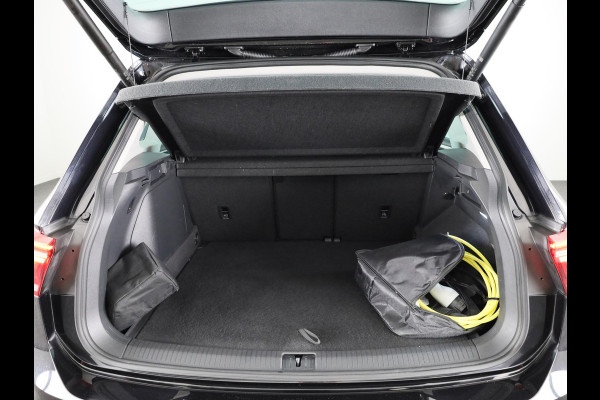 Volkswagen Tiguan 1.4 TSI eHybrid Elegance 245 pk Automaat (DSG) | Navigatie | Panoramadak | Elektr. trekhaak | Parkeersensoren (Park assist) | Rondomzicht camera | Matrix LED koplampen |