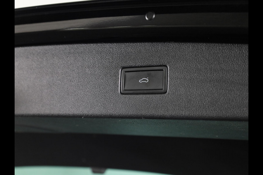 Volkswagen Tiguan 1.4 TSI eHybrid Elegance 245 pk Automaat (DSG) | Navigatie | Panoramadak | Elektr. trekhaak | Parkeersensoren (Park assist) | Rondomzicht camera | Matrix LED koplampen |