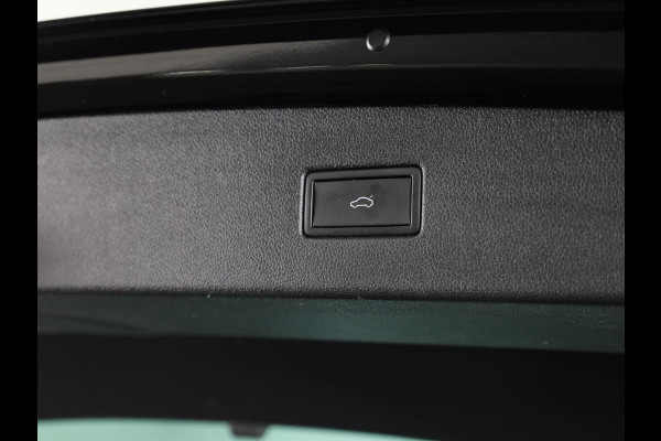 Volkswagen Tiguan 1.4 TSI eHybrid Elegance 245 pk Automaat (DSG) | Navigatie | Panoramadak | Elektr. trekhaak | Parkeersensoren (Park assist) | Rondomzicht camera | Matrix LED koplampen |