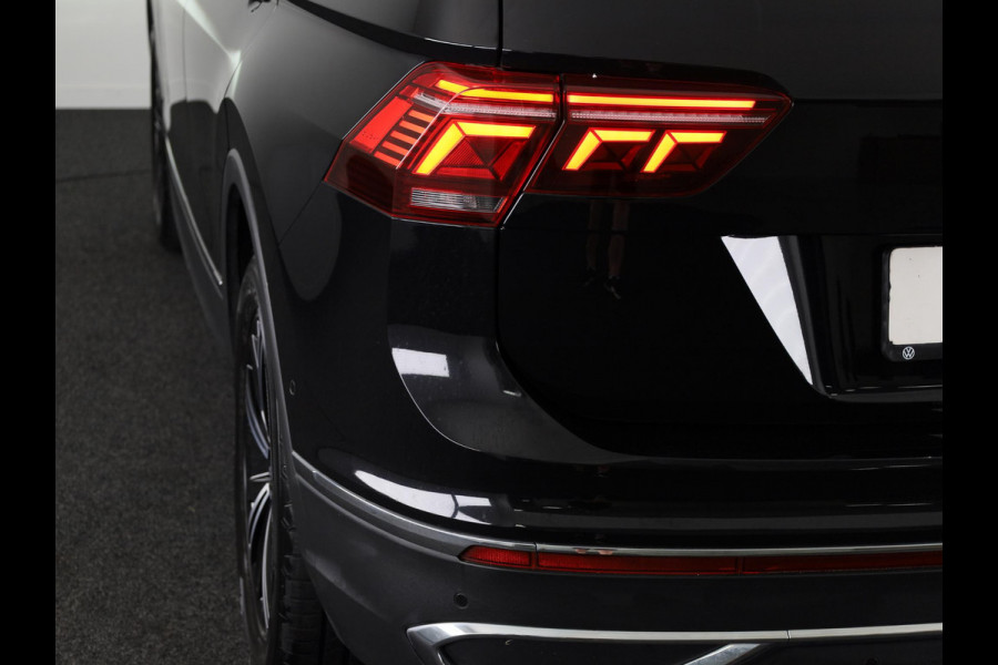 Volkswagen Tiguan 1.4 TSI eHybrid Elegance 245 pk Automaat (DSG) | Navigatie | Panoramadak | Elektr. trekhaak | Parkeersensoren (Park assist) | Rondomzicht camera | Matrix LED koplampen |