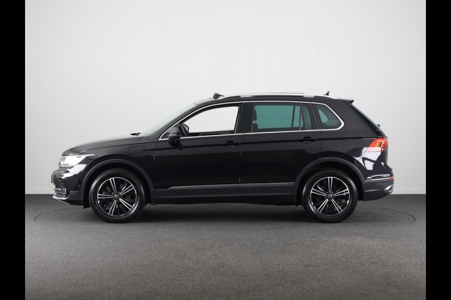 Volkswagen Tiguan 1.4 TSI eHybrid Elegance 245 pk Automaat (DSG) | Navigatie | Panoramadak | Elektr. trekhaak | Parkeersensoren (Park assist) | Rondomzicht camera | Matrix LED koplampen |