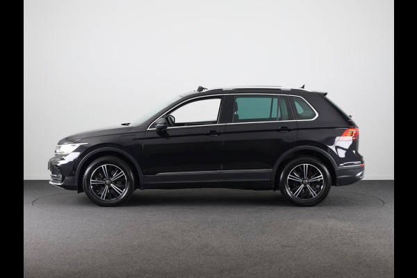 Volkswagen Tiguan 1.4 TSI eHybrid Elegance 245 pk Automaat (DSG) | Navigatie | Panoramadak | Elektr. trekhaak | Parkeersensoren (Park assist) | Rondomzicht camera | Matrix LED koplampen |