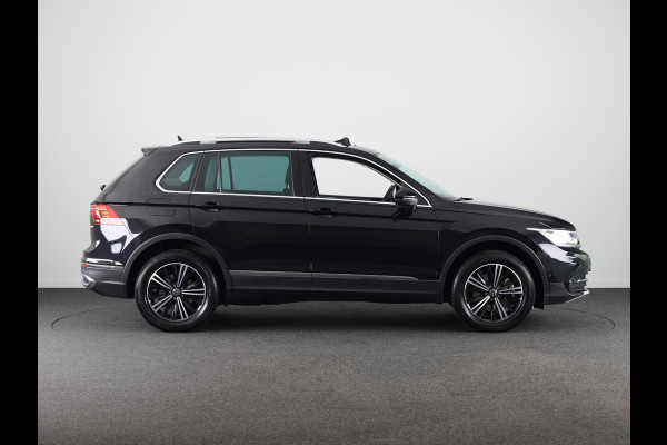 Volkswagen Tiguan 1.4 TSI eHybrid Elegance 245 pk Automaat (DSG) | Navigatie | Panoramadak | Elektr. trekhaak | Parkeersensoren (Park assist) | Rondomzicht camera | Matrix LED koplampen |