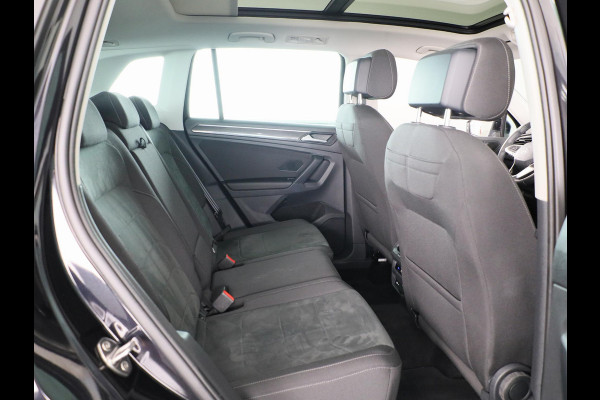 Volkswagen Tiguan 1.4 TSI eHybrid Elegance 245 pk Automaat (DSG) | Navigatie | Panoramadak | Elektr. trekhaak | Parkeersensoren (Park assist) | Rondomzicht camera | Matrix LED koplampen |