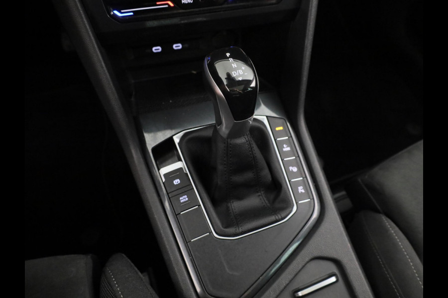 Volkswagen Tiguan 1.4 TSI eHybrid Elegance 245 pk Automaat (DSG) | Navigatie | Panoramadak | Elektr. trekhaak | Parkeersensoren (Park assist) | Rondomzicht camera | Matrix LED koplampen |