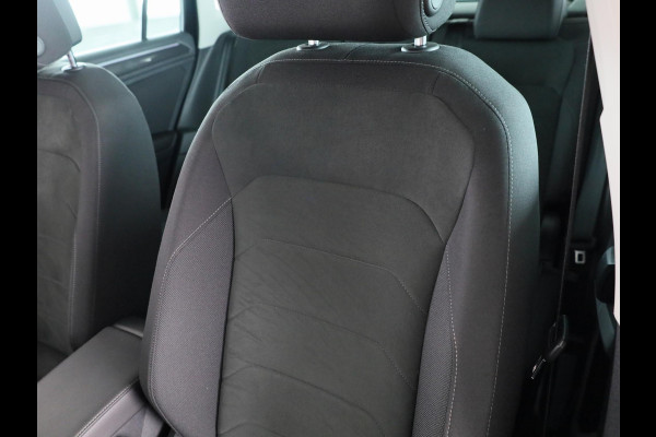 Volkswagen Tiguan 1.4 TSI eHybrid Elegance 245 pk Automaat (DSG) | Navigatie | Panoramadak | Elektr. trekhaak | Parkeersensoren (Park assist) | Rondomzicht camera | Matrix LED koplampen |