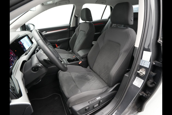 Volkswagen Golf 1.0 eTSI 110pk DSG Life Business Navigatie Stoelverwarming Acc Pdc 259