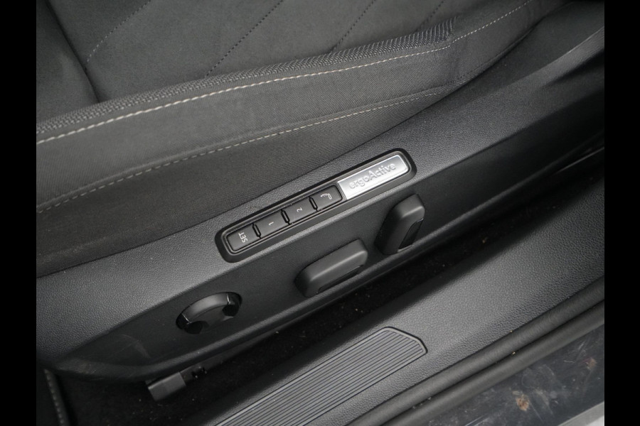 Volkswagen Golf 1.0 eTSI 110pk DSG Life Business Navigatie Stoelverwarming Acc Pdc 259