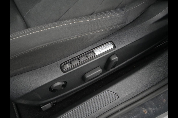 Volkswagen Golf 1.0 eTSI 110pk DSG Life Business Navigatie Stoelverwarming Acc Pdc 259