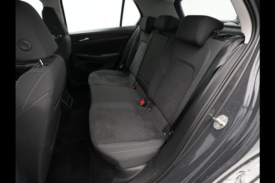 Volkswagen Golf 1.0 eTSI 110pk DSG Life Business Navigatie Stoelverwarming Acc Pdc 259