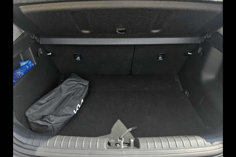 Kia Stonic 1.0 T-GDi MHEV DynamicPlusLine Automaat | Camera | LMV | Cruise | Navi | LED | Stoel- en Stuurverwarming | Privacy Glass | Apple Carplay & Android Auto |