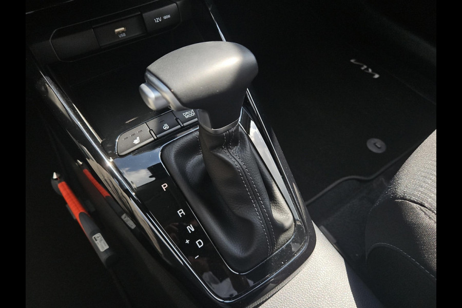 Kia Stonic 1.0 T-GDi MHEV DynamicPlusLine Automaat | Camera | LMV | Cruise | Navi | LED | Stoel- en Stuurverwarming | Privacy Glass | Apple Carplay & Android Auto |