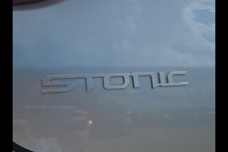 Kia Stonic 1.0 T-GDi MHEV DynamicPlusLine Automaat | Camera | LMV | Cruise | Navi | LED | Stoel- en Stuurverwarming | Privacy Glass | Apple Carplay & Android Auto |