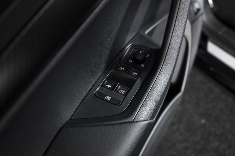 Škoda Karoq 1.5 TSI 150 PK ACT Sportline Business - Automaat | S/K-Panodak | Columbus pakket | Dig. Cockpit | Adapt. Cruise | Elek. Klep | Stuur-+Stoelverw. | Camera | NAV+App. Connect | ECC | LED | LM 19" | 3500