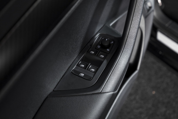 Škoda Karoq 1.5 TSI 150 PK ACT Sportline Business - Automaat | S/K-Panodak | Columbus pakket | Dig. Cockpit | Adapt. Cruise | Elek. Klep | Stuur-+Stoelverw. | Camera | NAV+App. Connect | ECC | LED | LM 19" | 3500