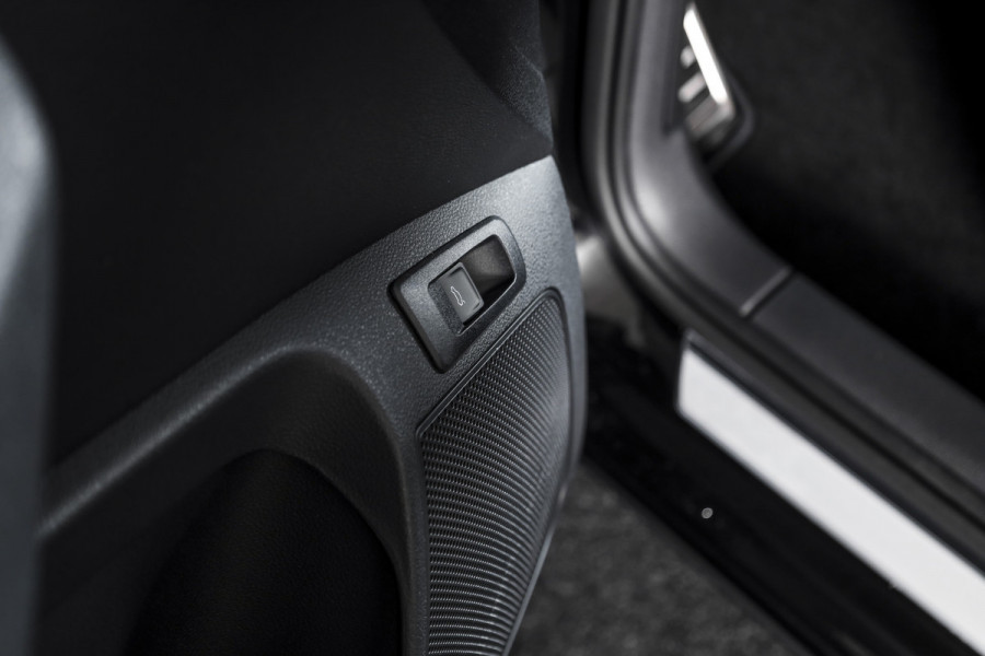 Škoda Karoq 1.5 TSI 150 PK ACT Sportline Business - Automaat | S/K-Panodak | Columbus pakket | Dig. Cockpit | Adapt. Cruise | Elek. Klep | Stuur-+Stoelverw. | Camera | NAV+App. Connect | ECC | LED | LM 19" | 3500