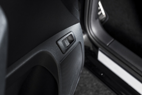 Škoda Karoq 1.5 TSI 150 PK ACT Sportline Business - Automaat | S/K-Panodak | Columbus pakket | Dig. Cockpit | Adapt. Cruise | Elek. Klep | Stuur-+Stoelverw. | Camera | NAV+App. Connect | ECC | LED | LM 19" | 3500