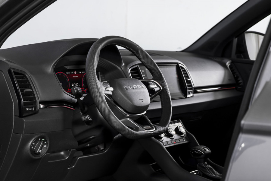 Škoda Karoq 1.5 TSI 150 PK ACT Sportline Business - Automaat | S/K-Panodak | Columbus pakket | Dig. Cockpit | Adapt. Cruise | Elek. Klep | Stuur-+Stoelverw. | Camera | NAV+App. Connect | ECC | LED | LM 19" | 3545